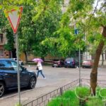 Травнева Одеса під примхами погоди: дощ, сонце та краса на вулицях (фоторепортаж)
