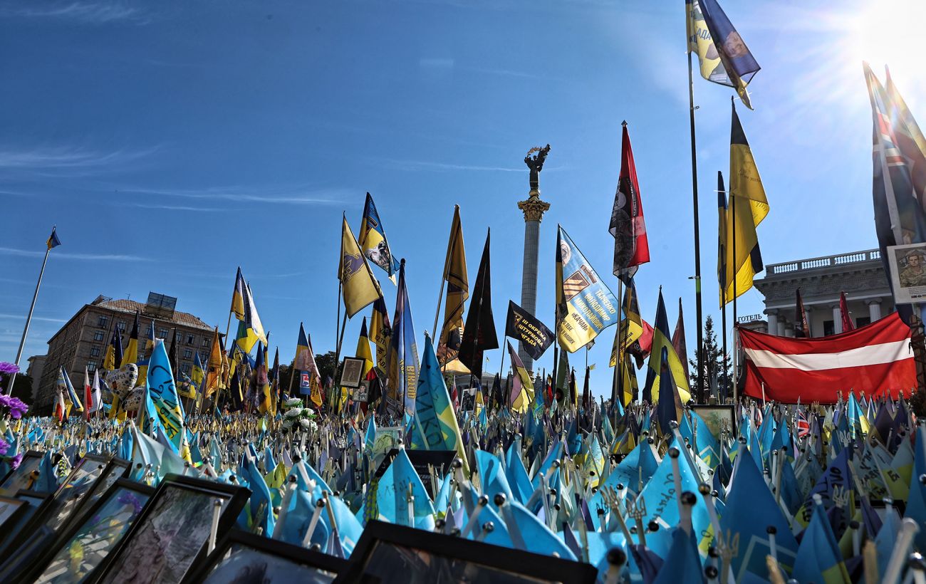 Алея Героїв у Києві – поліція затримала жінку, яка пошкодила фото загиблих захисників