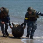 Тиха загроза біля берега: що знайшли військові у морі під Одесою (відео)