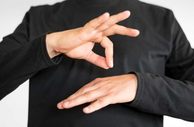 Як працює перекладач жестової мови в Одесі: досвід і виклики