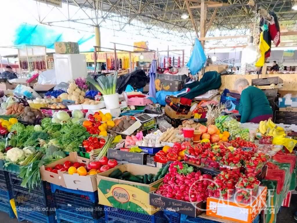 Ціни на Привозі на початку травня: що і скільки коштує