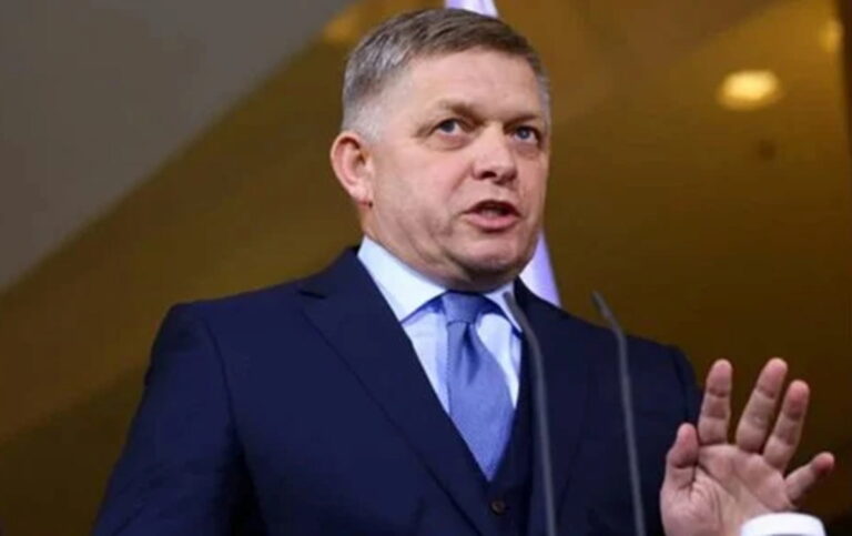 Роберт Фіцо — прислужник Путіна: звідки у прем’єра Словаччини любов до фашистів