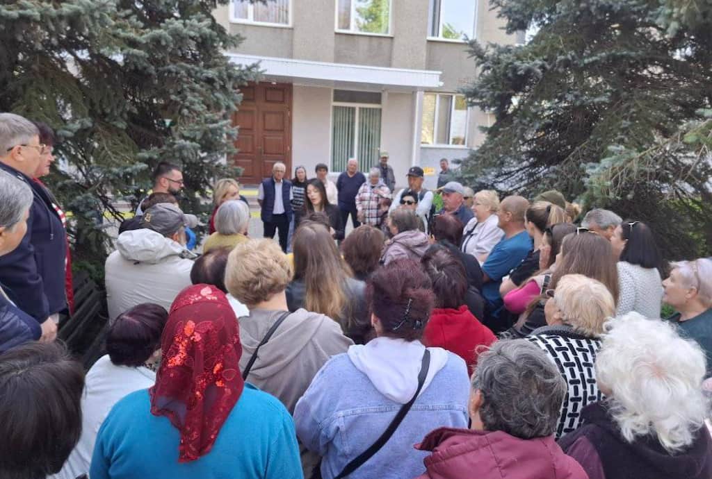 Сарата відстоює своїх хірургів від мобілізації