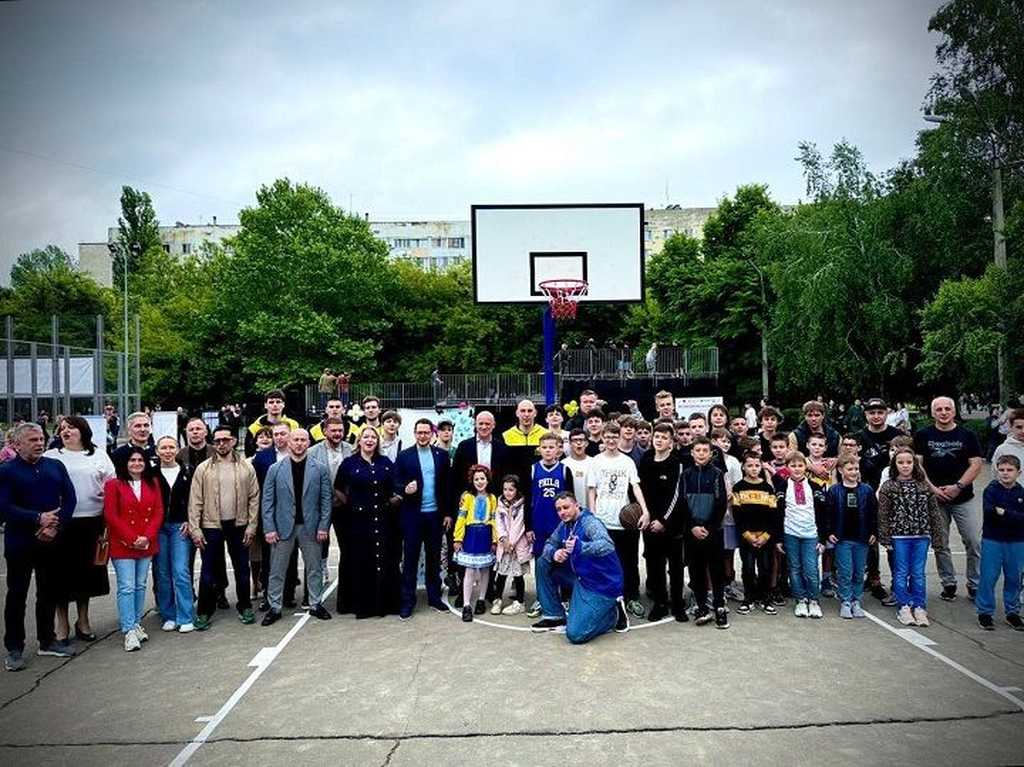 Новий скейтпарк та баскетбол в Одесі біля ліцею №13