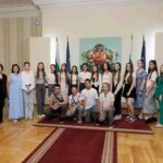 де вивчають болгарську та румунську