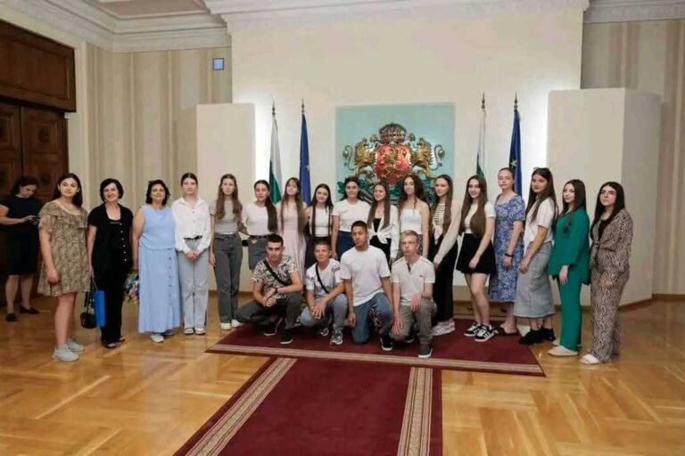 де вивчають болгарську та румунську