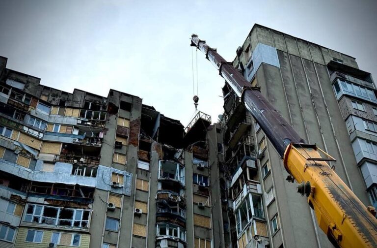 В Одесі почалися протиаварійні роботи в висотці, що постраждала від дрону