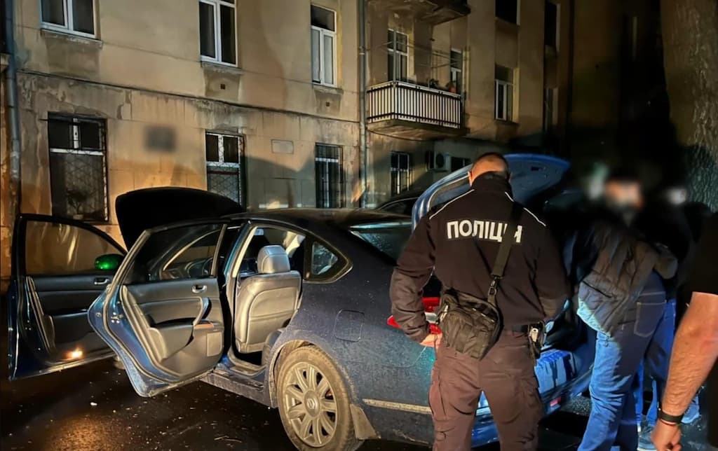 В Одесі водій автомобіля вистрілив у перехожого