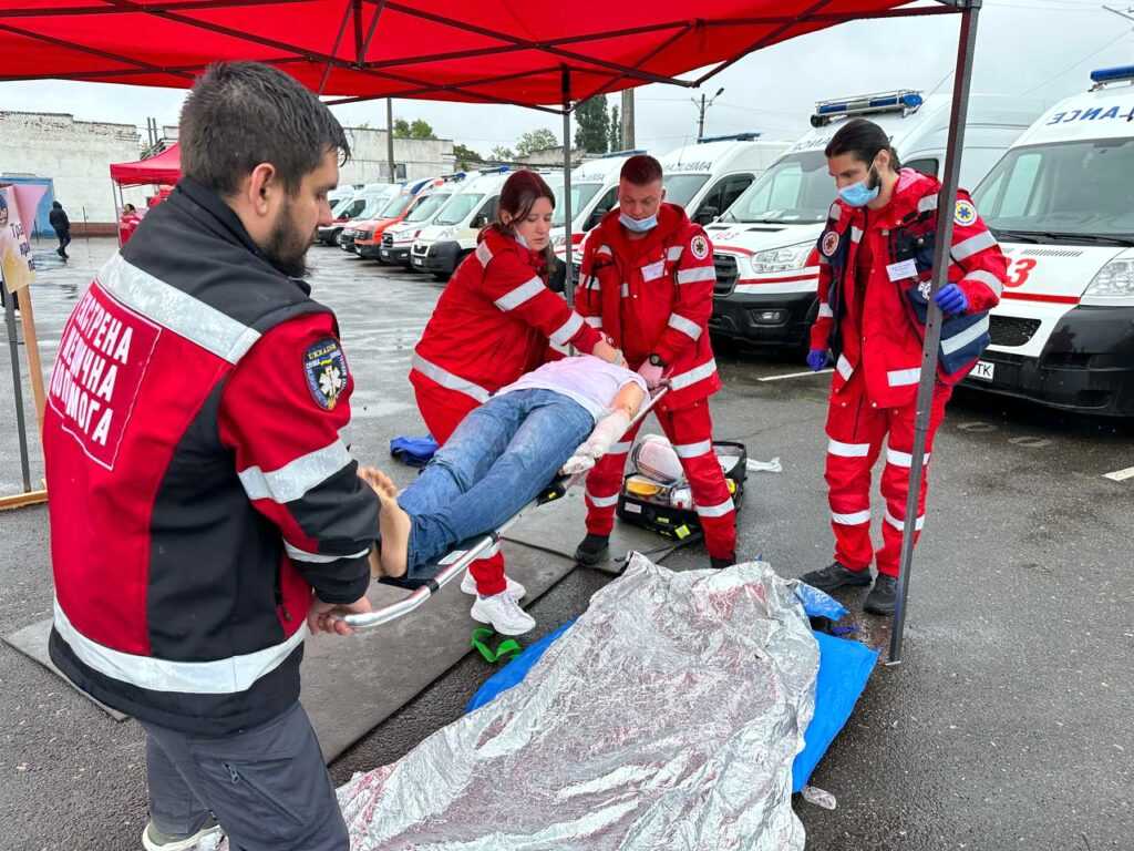 Медики Одещини отримали нові авто та формений одяг