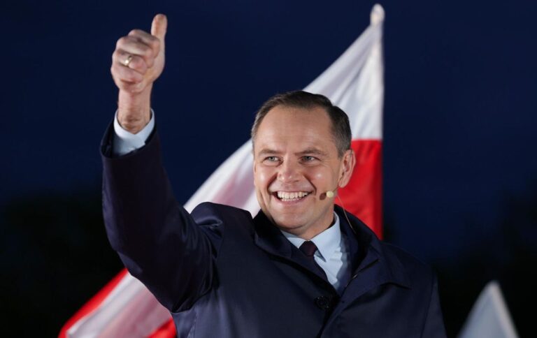 Кароль Навроцький переміг на виборах у Польщі – хто він, позиція щодо України