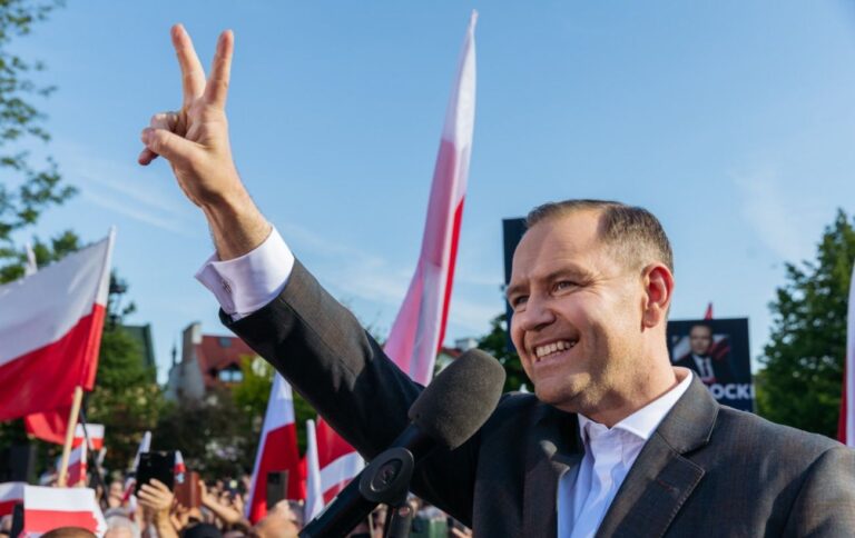 Вибори в Польщі – хто лідирує, Тшасковський чи Навроцький