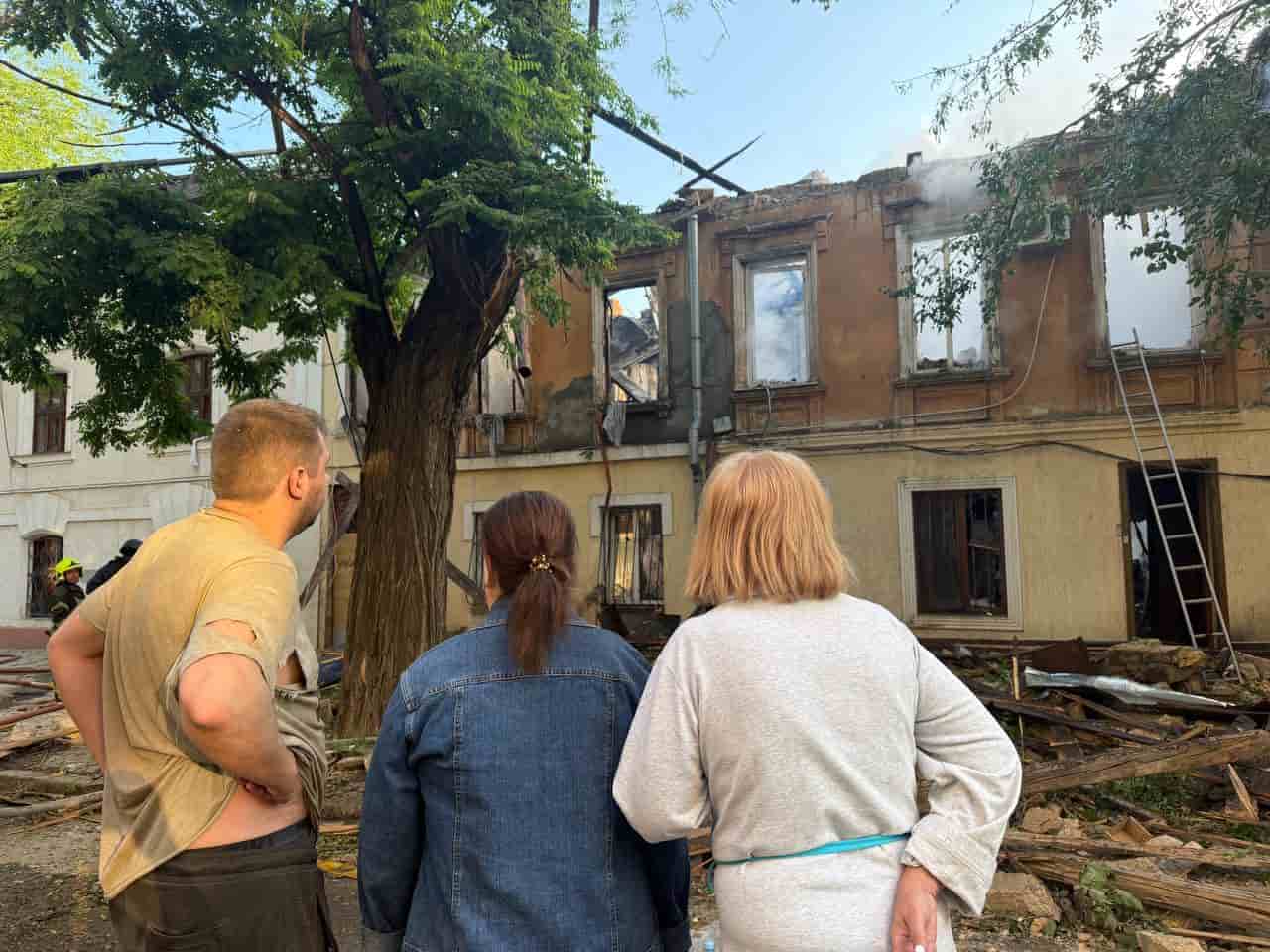В Одесі є загибла, кількість постраждалих зросла: наслідки обстрілу (фото)