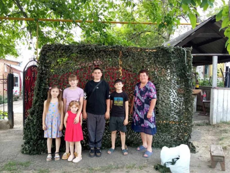 На Одещині діти долучилися до акції «Плетемо на вулицях»