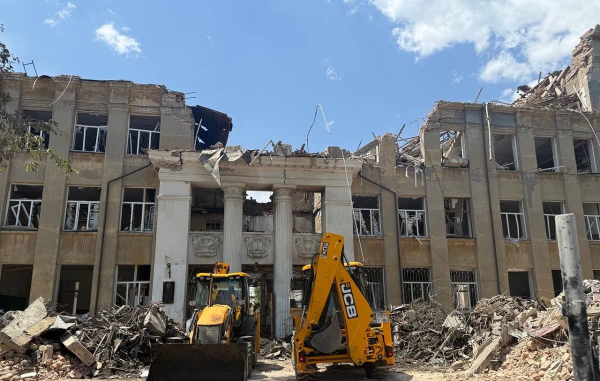 Підліток-герой: на Одещині 16-річний Марк витягнув друга з-під завалів ліцею