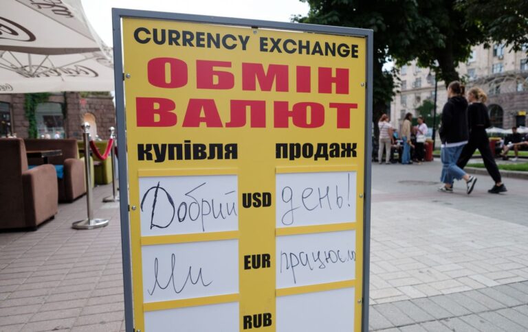 Курс долара НБУ на 18 червня впав до 41,52 гривень