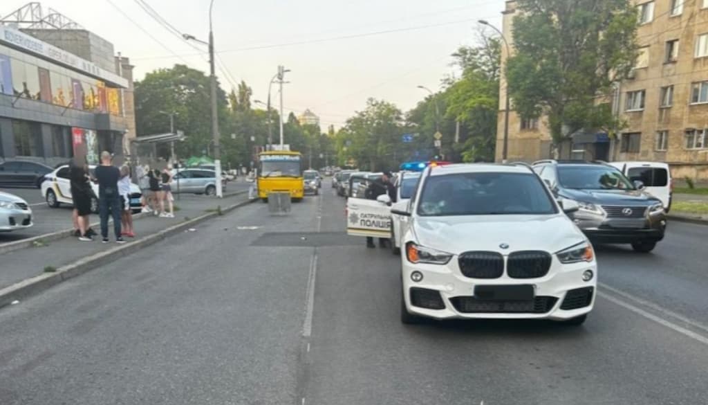 В Одесі жінка за кермом BMW збила пішохода