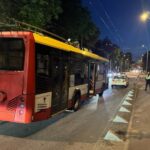 В Одесі рятують хлопчика, який потрапив під тролейбус