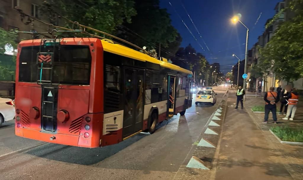 В Одесі рятують хлопчика, який потрапив під тролейбус