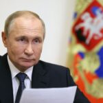 Путін вирішив урізати військові витрати через падіння економіки РФ, – ЗМІ
