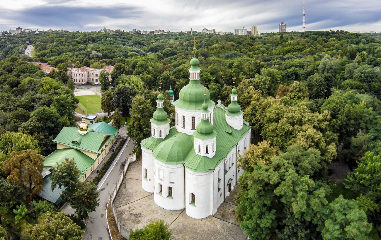 Змій Горинич міг жити в Києві під монастирем – в яких печерах ховався суперник Кожум’яки, легенда
