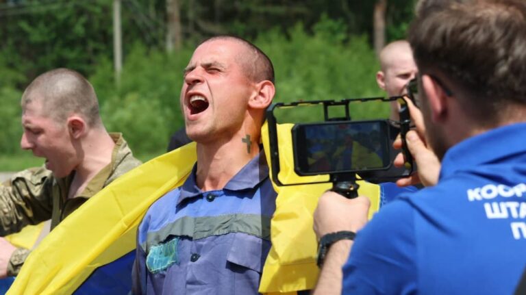 З російського полону додому повернулися захисники, молодші за 25