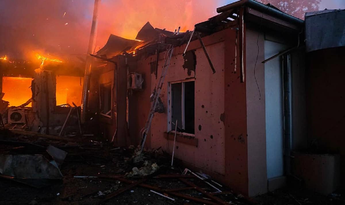 Удар дронів по півдню Одеської області: нічна атака РФ спричинила пожежі (відео, фото)
