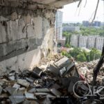 Обвалилися фасади, вигоріли квартири – фоторепортаж із місць нічного удару по Одесі