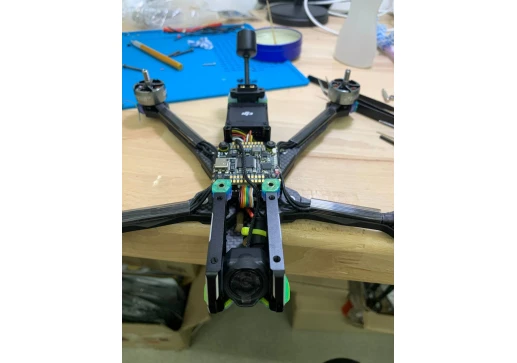 Комплектуючі для FPV дронів: важливі складові успішного польоту