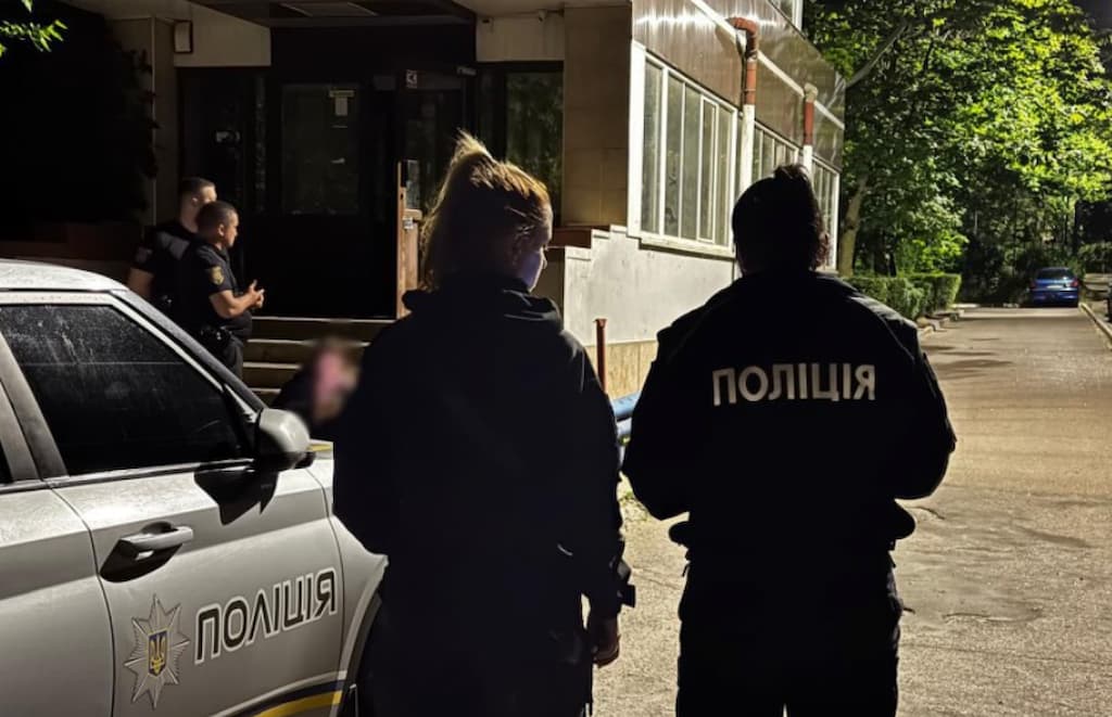 У Південному дівчинка-підліток загинула, впавши з даху