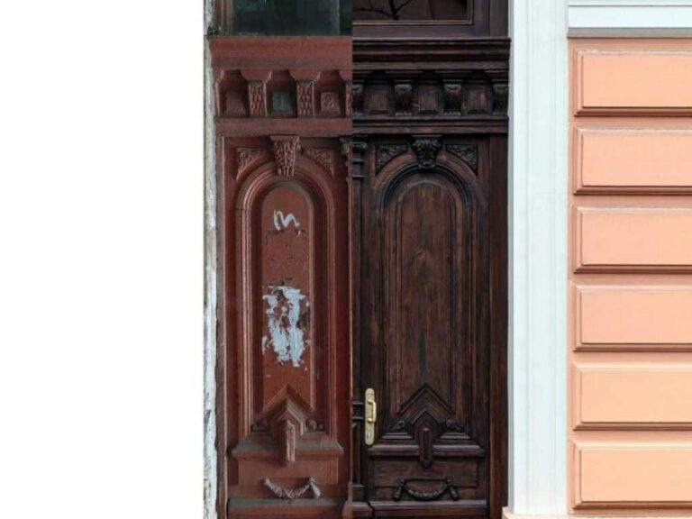 В Одесі відновили автентичні двері будинку Руссова