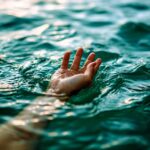 військові моряки врятували 5 людей на надувних кругах