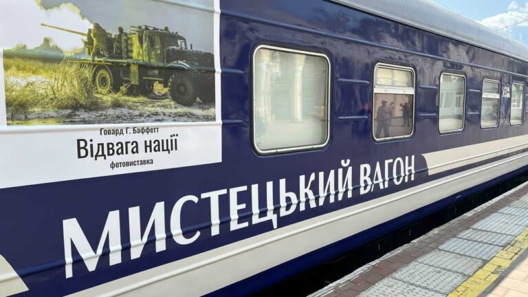 «Мистецький поїзд» в Одесі: унікальна виставка про війну