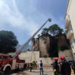 У центрі Одеси горить триповерховий житловий будинок