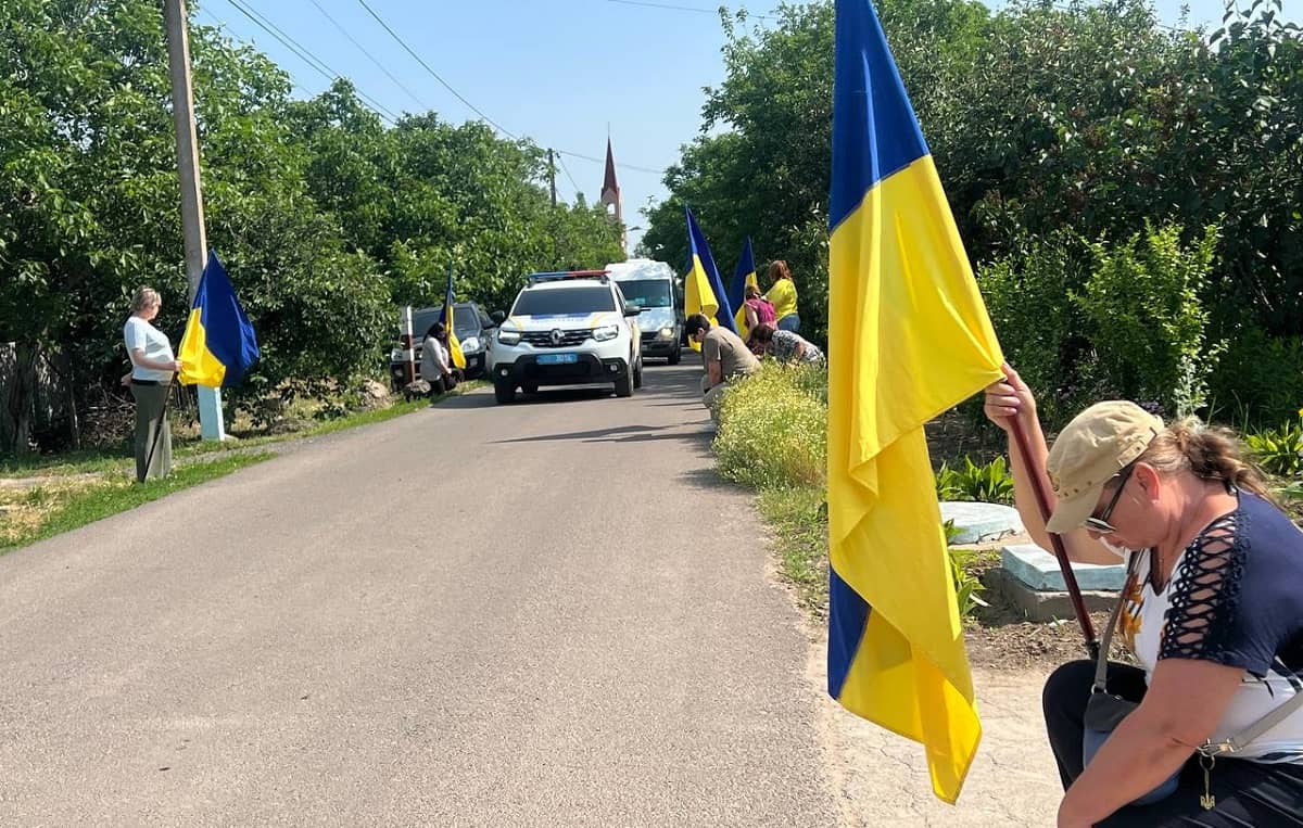 Красносільська громада попрощалася з Героєм Олексієм Міщанчуком: він загинув під Покровськом, захищаючи Україну (фото)