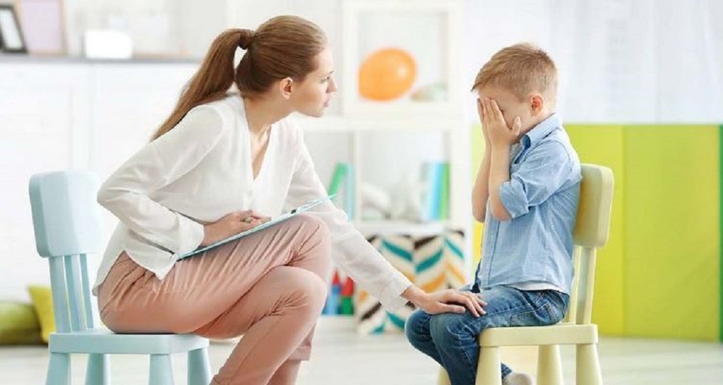 Як говорити з дітьми, які втратили батька на війні – поради психолога