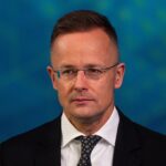 Сіярто – Угорщина і Словаччина проти відмови Євросоюзу від російської нафти і газу
