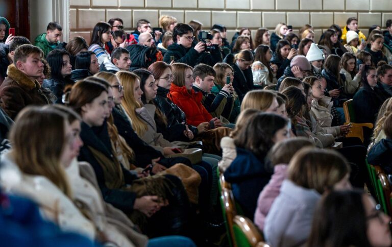 Стипендії в Україні перевірять на законність
