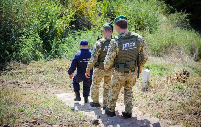 Виїзд за кордон закінчився затриманням – прикордонники викрили нову схему