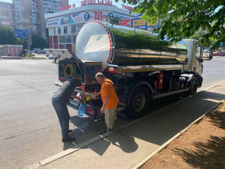 У двох районах Одеси організували підвезення води