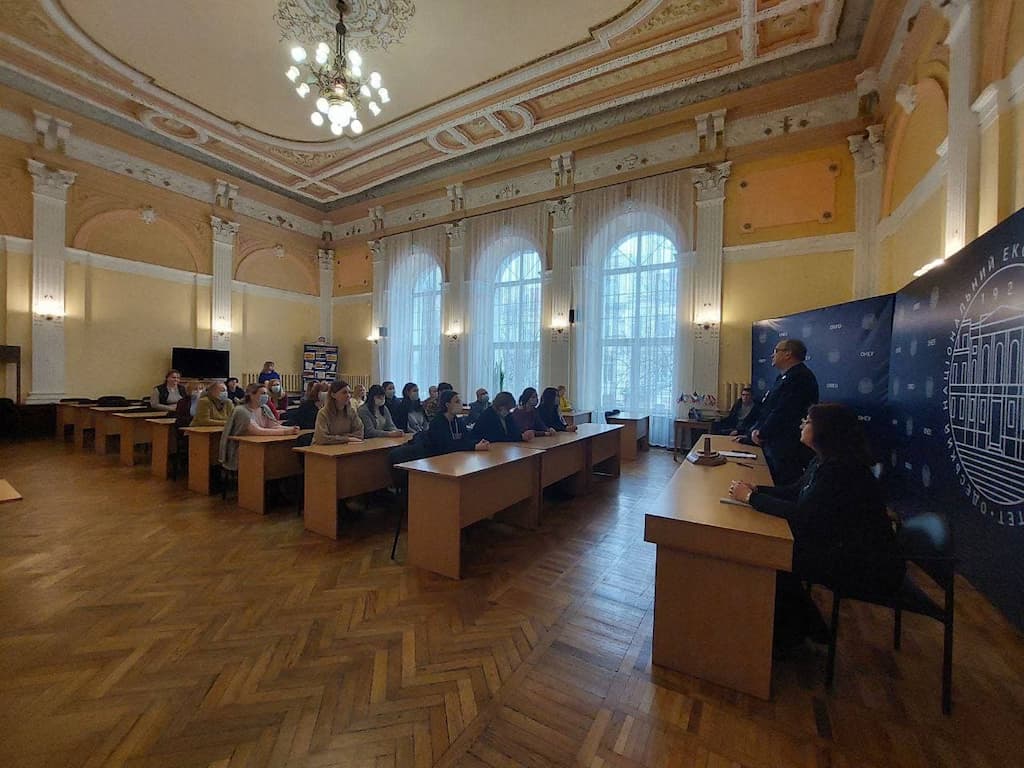 ОНЕУ увійшов до ТОП-10 вишів України за суспільними напрямами