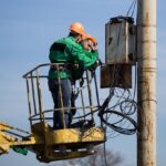 У червні ДТЕК повернув світло 443 тисячам родин після ворожих обстрілів