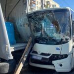 ДТП між маршруткою та вантажівкою в Києві – постраждали 12 осіб