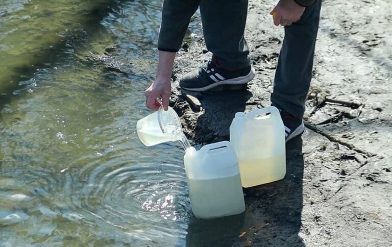 Чи можна пити воду з річки – відповідь експертів
