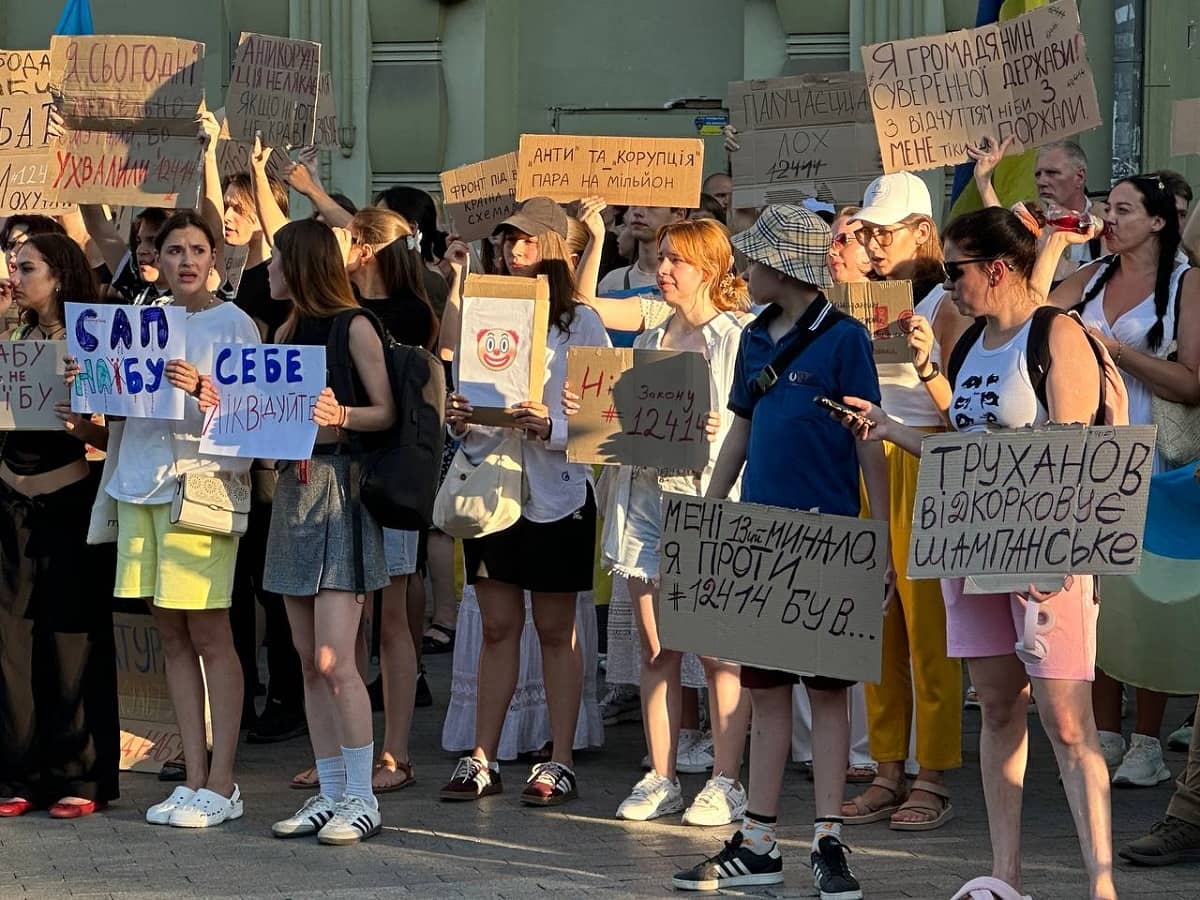 Протести в Одесі проти закону про підпорядкування НАБУ та САП – другий день акцій