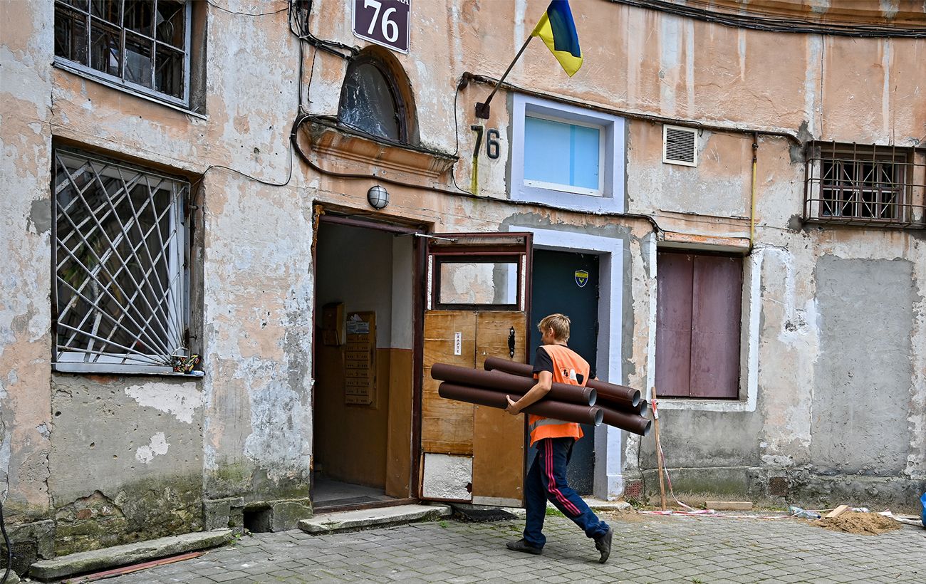 Армія відновлення 2025 для безробітних і ВПО працює в Україні – як вступити, зарплата, вакансії