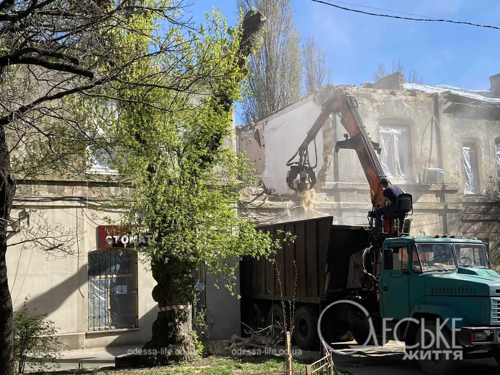 В Одесі демонтують ще 8 будинків, які постраждали від російських атак