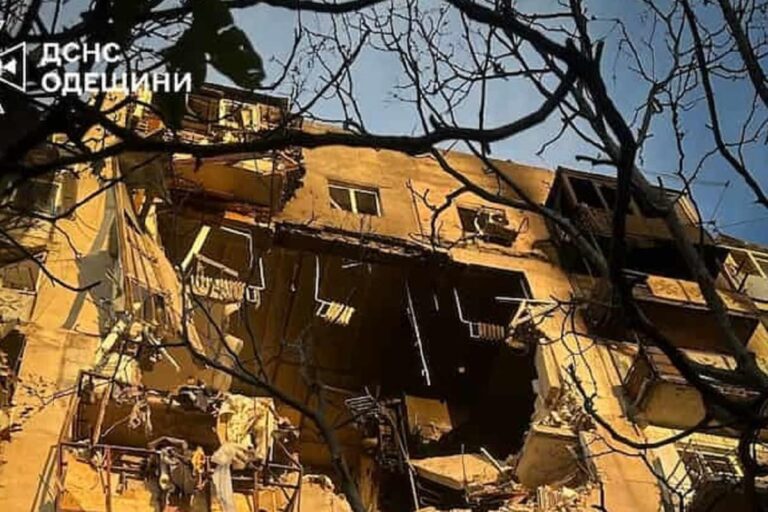 В Одесі впав балкон у пошкодженому будинку після атаки російського безпілотника
