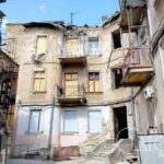 Який вигляд має одеський будинок з колишніми квітниками і фонтаном після російської атаки
