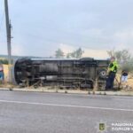 На трасі Одеса – Рені перекинувся автобус із пасажирами: є постраждалі