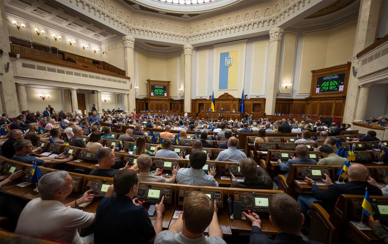 Трансляція Верховної Ради 31 липня почалася з бійки